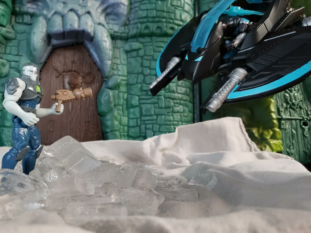 cracktasticpod's tweet photo. "Have an ice day!" New video out on YouTube https://t.co/d2aBLs9Mxh @DCOfficial @SpinMaster #thepfpn #cracktasticplastic #batman #mrfreeze #battechflyer #battech #unboxing #firstimpressions #review #toyphotography #actionfigures #4inch #actionfigurephotography https://t.co/u1rBjwcXzj
