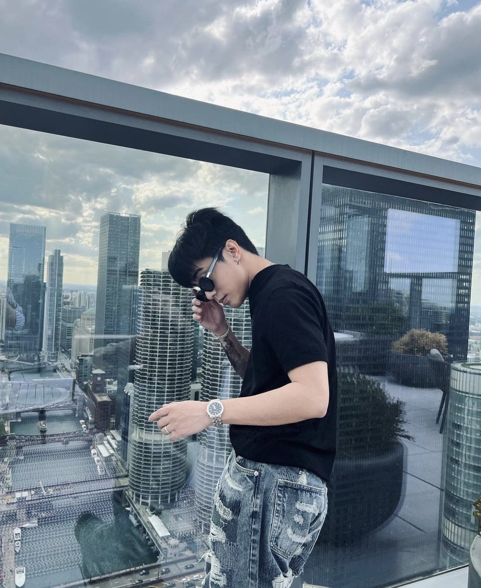 jddvoir's tweet photo. chicago air is sumn else https://t.co/dWRwOLNKPQ