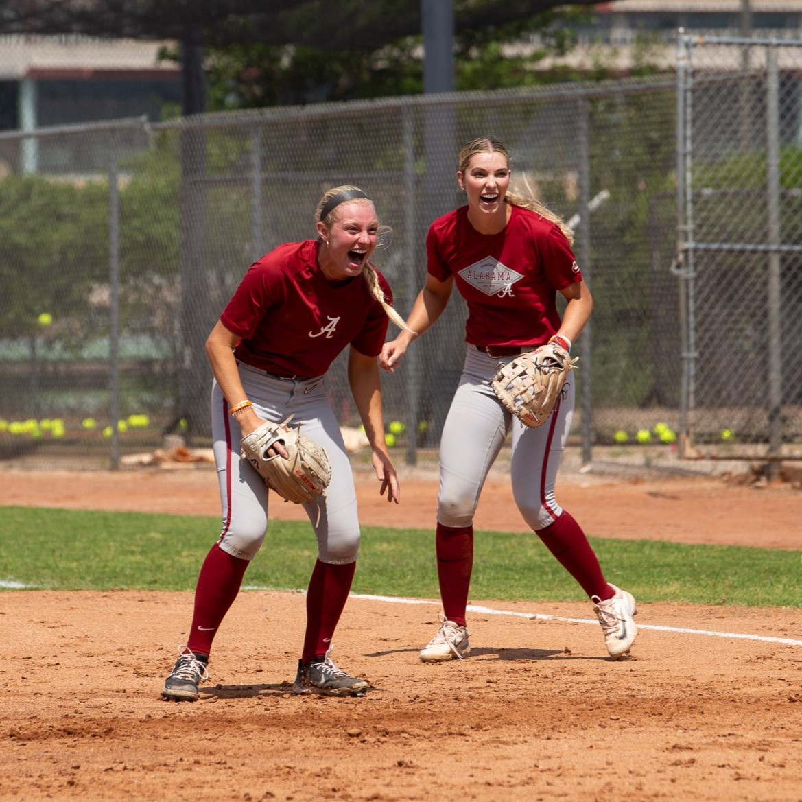 EastonFastpitch's tweet photo. FRIDAY MOOD 🤪 

@AlabamaSB | #TeamEaston https://t.co/jGeDlS4taF
