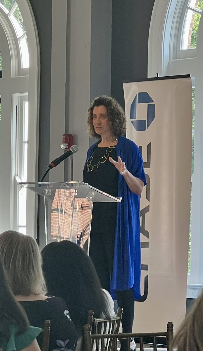 juliibear's tweet photo. 100 Wise Women with Maggie Harlow #100wisewomen #rulesforfools #phocus @shoeflirt @leadlouisville @TodaysWomanMag https://t.co/Qe5r0eWFqk