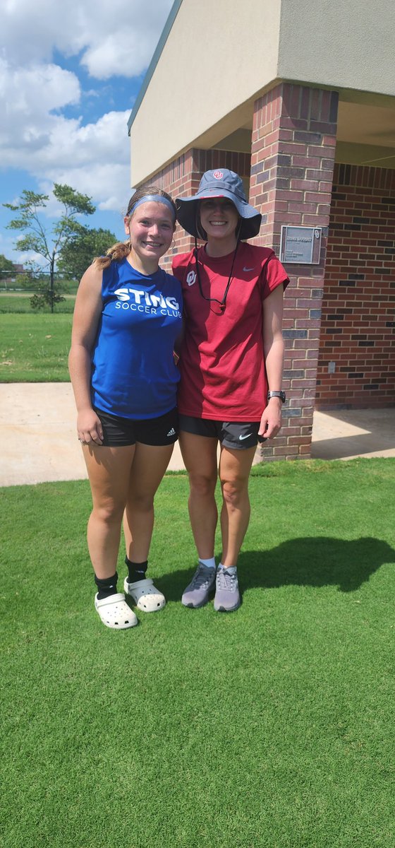 CallanTSoccer25's tweet photo. Thank you @CoachMattMott and @CoachJessHiskey for hosting a great camp!  Welcome to OU, I look forward to seeing how the team does this season. ⚽️

@ImYouthSoccer  #BoomerSooner https://t.co/PCabdelUS2