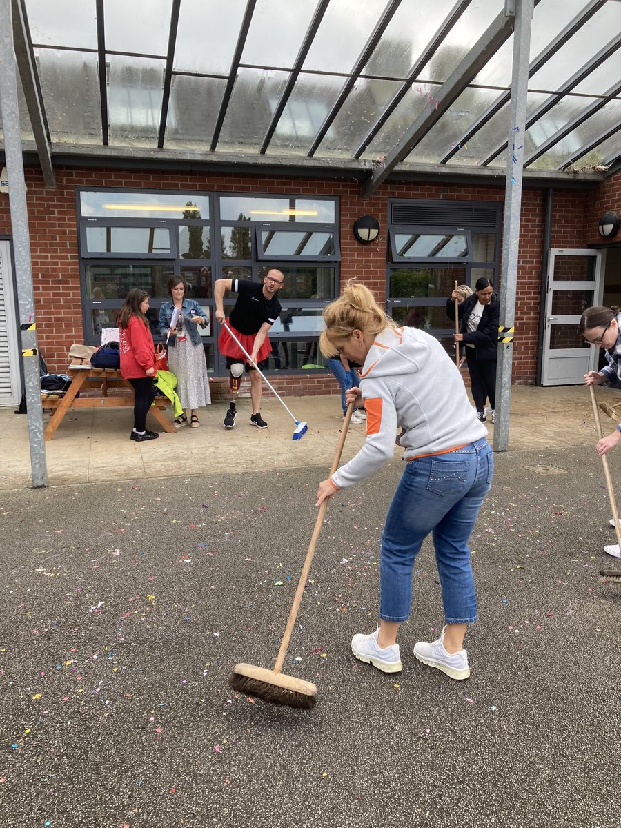 Maybury_School's tweet photo. Our community really is the best! At home time our parents and carers arranged silly string, hooters and party poppers to send our Year 6 children on their way. The children loved it!

And… here are the parents helping to clear the mess up afterwards! @HumberEdTrust https://t.co/unVDIrekf7