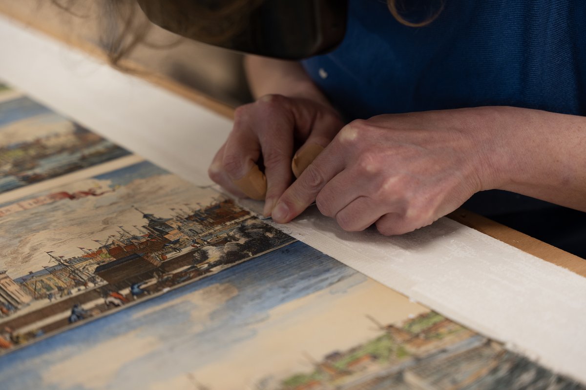 Wist je dat ... het stadsarchief regelmatig bruikleenverzoeken krijgt? Zoals bijvoorbeeld de eeuwenoude plattegrond 'de Vou' die nu in <a href="/kunsthal/">Kunsthal Rotterdam</a> hangt. Maar wat komt daar allemaal bij kijken? Op onze website een kijkje in de keuken: ap.lc/uoXYN