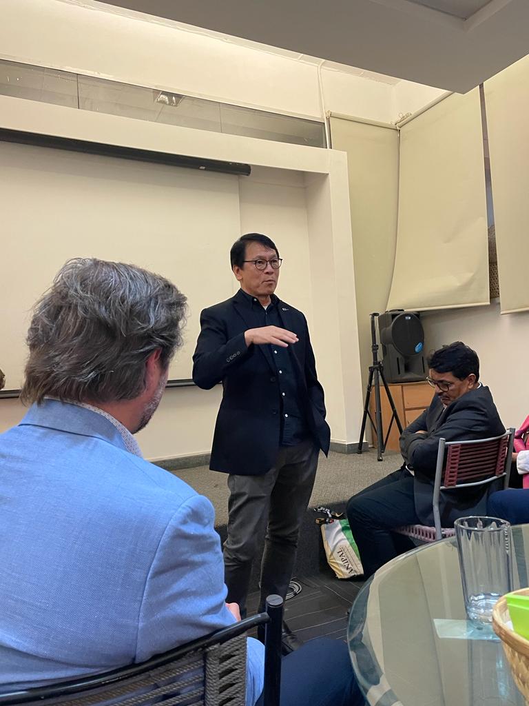 Amid designers &amp; people who think passionately about design as they deliberate on something very spl -  #WorldDesignProtopolis which will be hosted by #Bangalore.
Also good to finally meet Geetha Narayanan of #SrishtInstitute. Thanks Jacob!
<a href="/UnboxingBlr/">Unboxing BLR</a> #startup #tech #Bengaluru