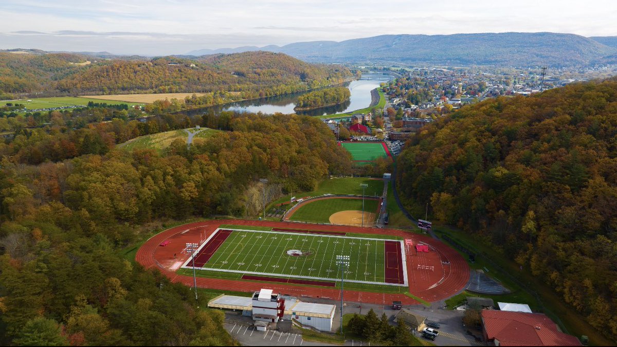 Coach_Mul's tweet photo. Starting Off @LHU_Football Showcase Weekend with our “Friday Night Lights Showcase” Tonight !! 

Over 1️⃣0️⃣0️⃣ Campers Tonight 
Over 1️⃣3️⃣0️⃣ Campers Sunday 

Total Over 4️⃣0️⃣0️⃣ This Summer !! 

Like the Old Commercial said 

“Gotta Get to The Haven” 

#LockedIn🔒🦅 https://t.co/4g5waSA1f1