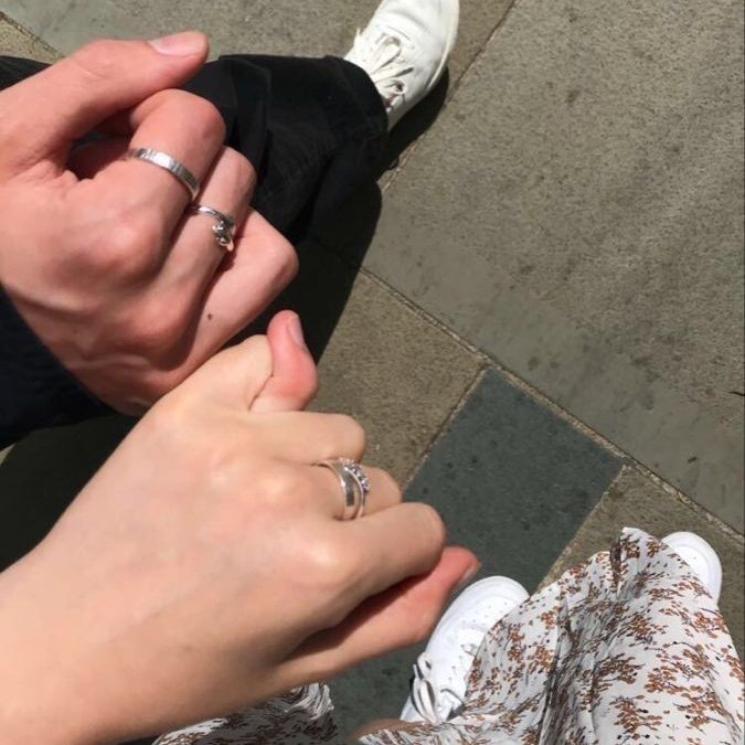 itsdisasterzone's tweet photo. 21.07 ──── She says “Yes” when I ask her, “Will you be my prom queen?” and she says “Yes” again when I ask her “Will you be my girlfriend?” 🐈‍⬛🤍 https://t.co/JKUZqahUIG