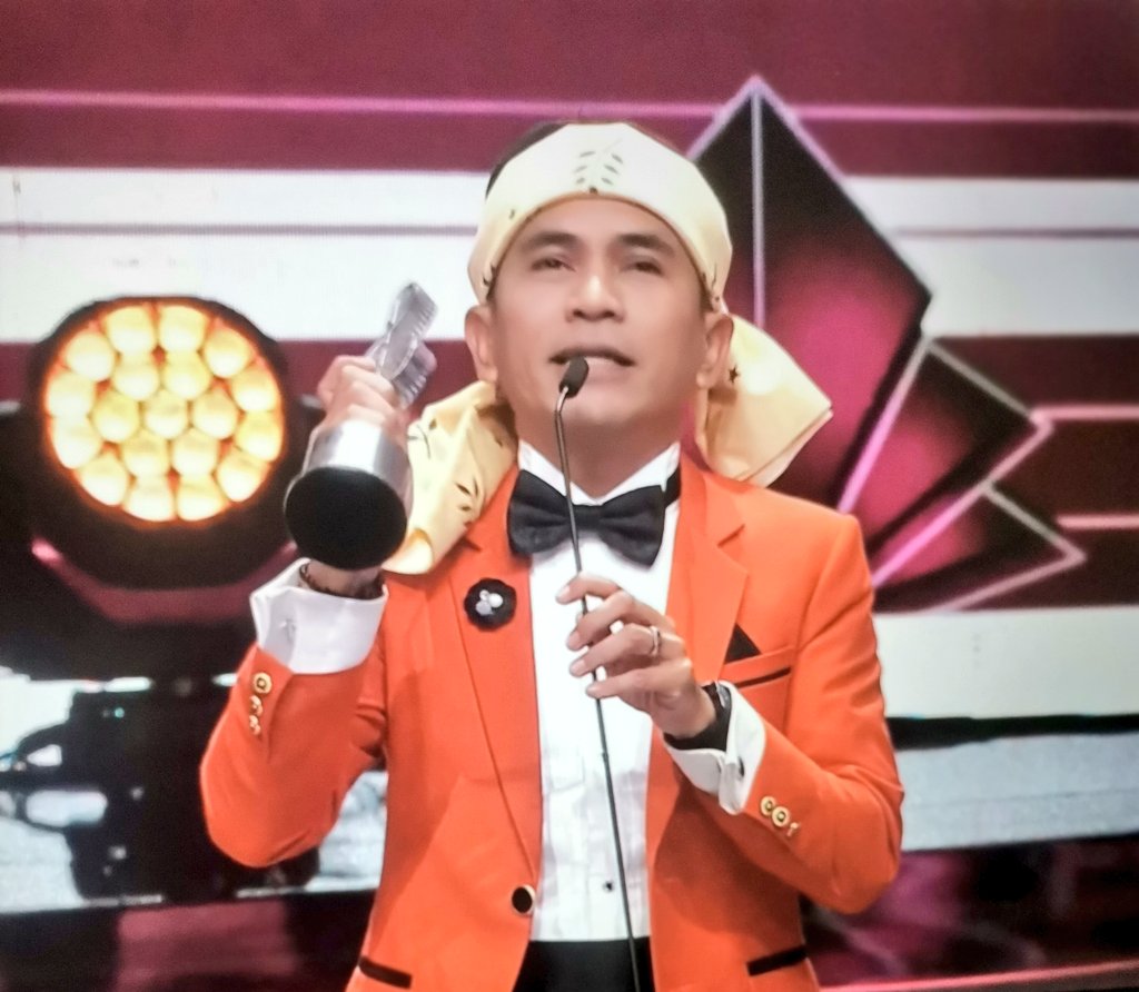 elia_hasimi's tweet photo. Tahniah Bell Ngasri. Yak yak yey!

#barkoba #ABPBH35 #komedi https://t.co/TovQwYY3DG