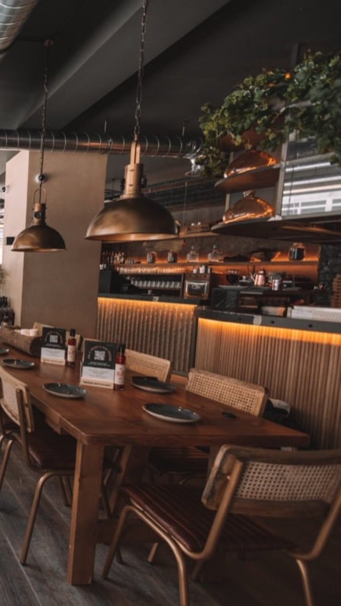 ¿Conoces el material que han colocado en las barras de #grossonapoletano?
Un diseño de #Flexwood para revestimientos que encaja en cualquier proyecto. #materio #interiorismo #obra #restauración #deco #revestimiento #palillería