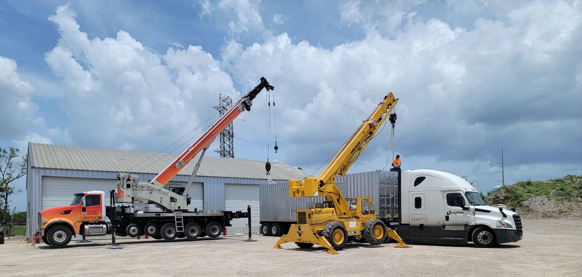 Logiflex_Inc's tweet photo. It's Flex Friday at Logiflex! 🚚💪 
Our skilled team handles any cargo challenge, like lifting OW containers with precision. Choose us for reliable logistics that adapt to your unique requirements. #drayage #containers #intermodal #overweight https://t.co/qHJBIW0JKf