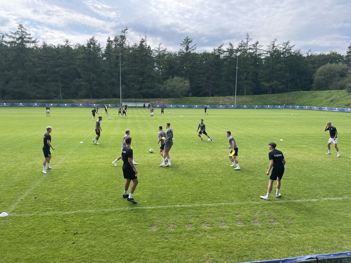 De Duitse voetbalclub Fc Bocholt <a href="/1fcbocholt/">1. FC Bocholt 1900 e.V.</a> is aangekomen in #Hoenderloo <a href="/HotelHoenderloo/">Fletcher Hotel Hoenderloo</a>  

Wij wensen de mannen veel succes met de oefenwedstrijd tegen <a href="/DeGraafschap/">De Graafschap</a>

#trainingskamp #FCBocholt #fletcherfootball #bocholt #fussball #GRAFCB #Regionalliga #traininglager