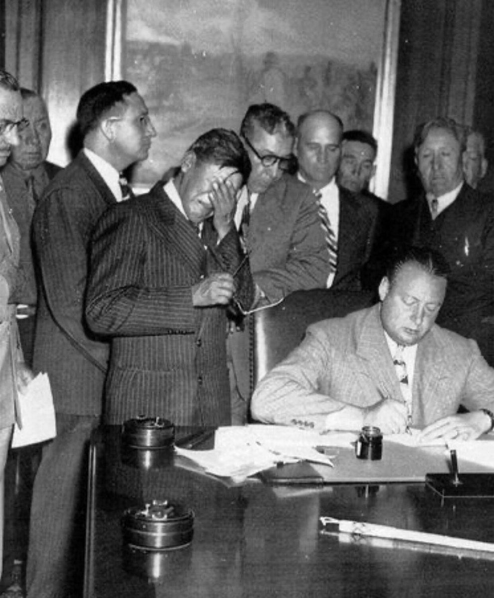 1948 — Heartbreaking photo of tribal representative George Gillette, weeping as 154,000 acres of Mandan, Hidatsa and Arikara ancestral homelands were signed away to make way for a dam. #LandBack 🪶
