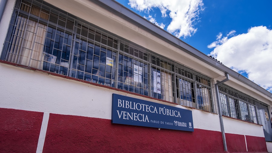 BibloRedBogota's tweet photo. ¡Es hora de soplar las velas y celebrar! 🎂📚🥳 La Biblioteca Pública Venecia se prepara para su reapertura en su cumpleaños 42, después de un período de mejoras y renovaciones 💼🔧 ¡Les esperamos el 27 de julio a las 10:00 a.m. en la Diagonal 47A #53b - 27 sur! 📚👫💖 Tendremos actividades para todas las edades y una increíble colección de 7.100 volúmenes para descubrir ¡No te los pierdas! 📖🎉🙌

Más información, aquí: https://t.co/XGgey3s9tX

@ALCtunjuelito

#LEOBogotá