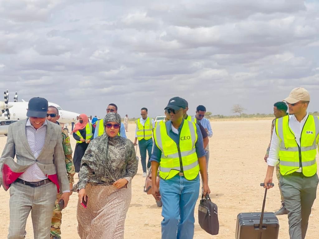 HAraxeey's tweet photo. Today, I welcomed a delegation from the Somali Petroleum Agency, led by Eng. Abdiqadir Tubako to #Galmudug. Their mission: to monitor and educate communities where oil exploration will commence. Our shared vision is for a prosperous, informed &amp; environmentally considerate future. https://t.co/8XruC8UO56
