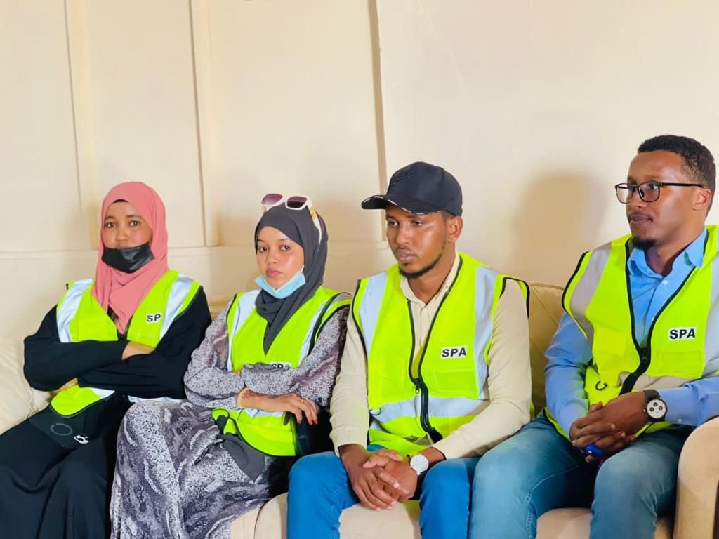 HAraxeey's tweet photo. Today, I welcomed a delegation from the Somali Petroleum Agency, led by Eng. Abdiqadir Tubako to #Galmudug. Their mission: to monitor and educate communities where oil exploration will commence. Our shared vision is for a prosperous, informed &amp; environmentally considerate future. https://t.co/8XruC8UO56