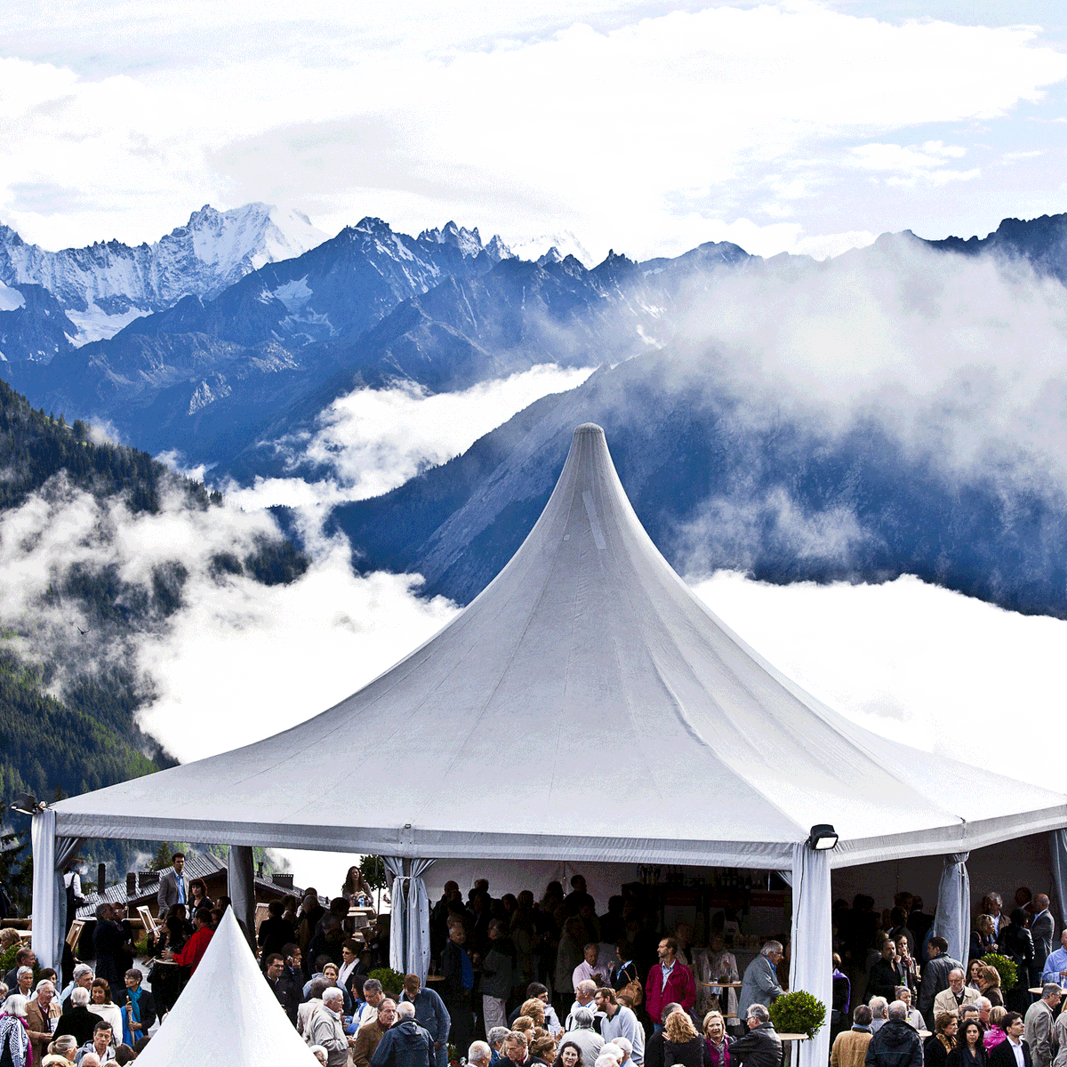 [🔴LIVE SOON] 🎶🗻 A fantastic Saturday is upon us at Verbier Festival with 2 brilliant concerts: starting at 10:45 AM CET with Janine Jansen, Irène Duval, Blythe Teh Engstroem, Lawrence Power, Daniel Blendulf, and <a href="/StevenIsserlis/">Steven Isserlis</a> performing works by Shostakovich and Schubert ⏬