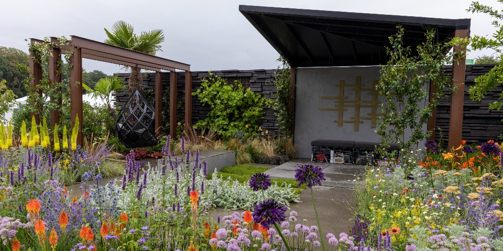 The_RHS's tweet photo. The show gardens at #RHSTattonPark are full of inspirational ideas and beautiful planting combinations π
Learn about all of them by heading to our website https://t.co/PitONEPnaY
#RHSShows #SummerGardenDays https://t.co/5zGY57iFbO