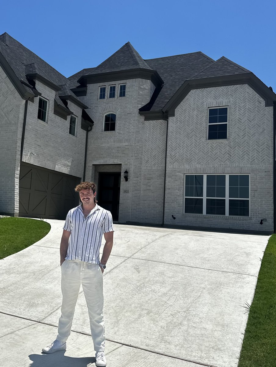 JamesMaxwellRM's tweet photo. Y’all know what time it is!! 
✨OPEN HOUSE WEEKEND✨
Tomorrow, July 22nd 12PM-3PM

1021 Cascading Creek Dr, Rockwall TX 75087

🔹Listed at $1,075,000
🔹5 Bed
🔹4 Bath
🔹4,370 SqFt

Welcome to the pinnacle of luxury living! Join me at this exclusive Open House to experience the sheer opulence of this almost-new Grand home, meticulously crafted with over $140k in high-end finishes that will leave you BREATHLESS!