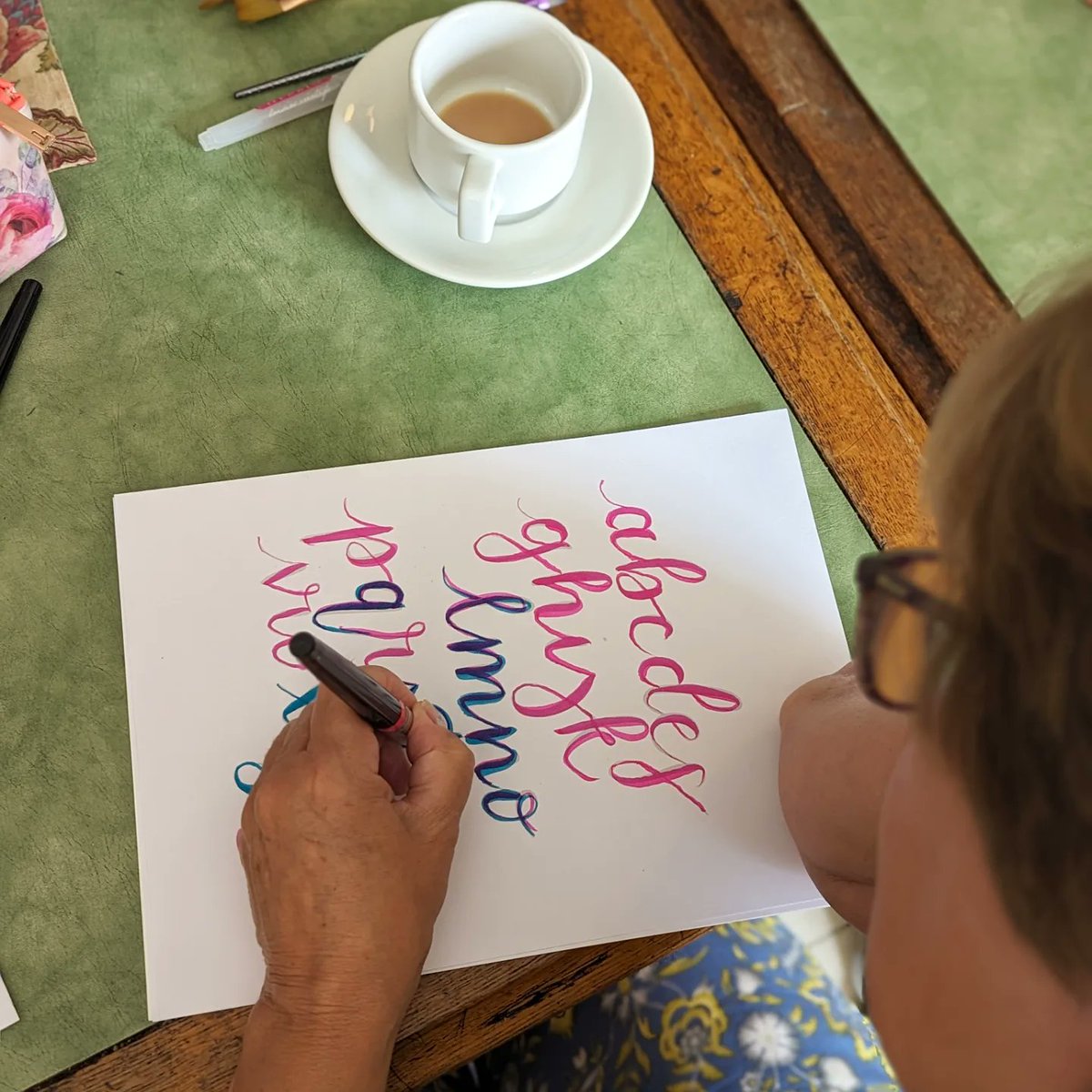 acornishgeek's tweet image. #ad We had fun playing with @penteluk colour brush pens at this afternoon&apos;s workshop. You can use them to letter, colour, blend, and more 😍🤓 They come in a range of colours and they&apos;re just £4.99 each from @undertherowantrees at the mo - use EMMA10 for extra 10% off #affiliate