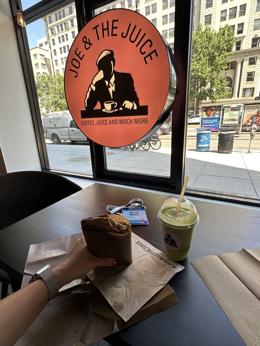 Finally getting to try the viral tuna-cado sandwich from <a href="/joeandthejuice/">JOE & THE JUICE</a> while taking a break from all of the action at #AAJA23