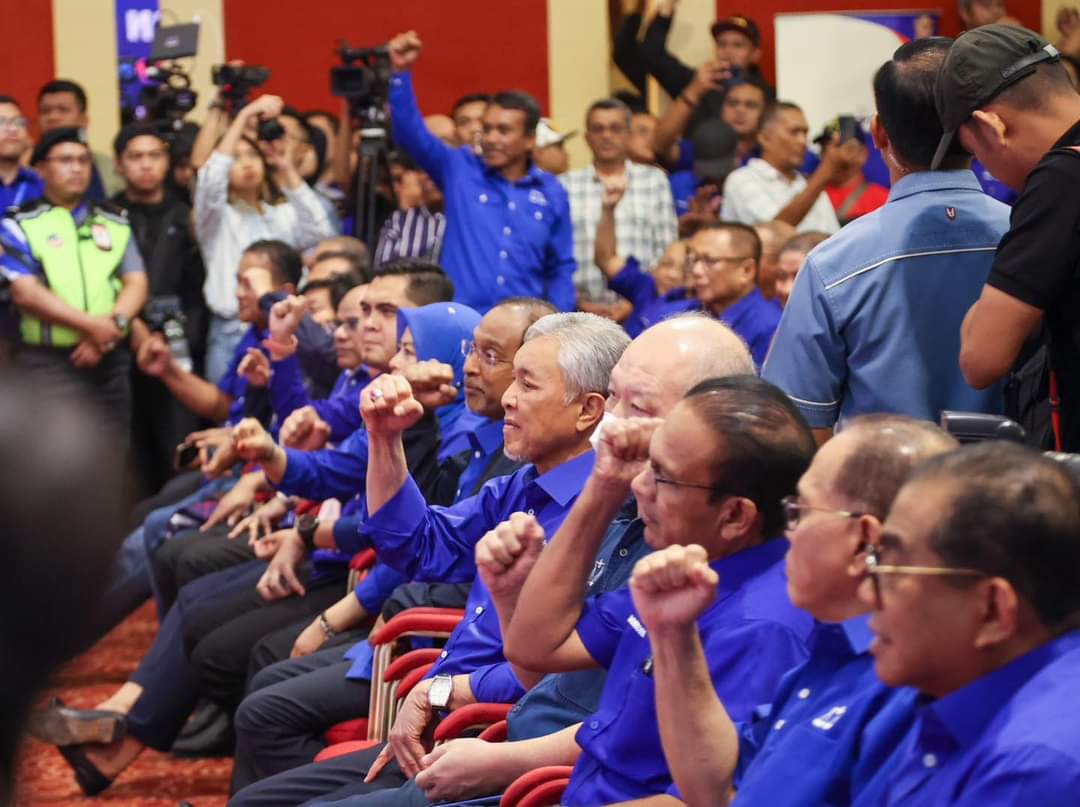 DrZahidHamidi's tweet photo. Saya kongsikan suasana pada Majlis Pengumuman Calon Pilihan Raya Umum Negeri yang telah berlangsung di WTC, Kuala Lumpur sebentar tadi. https://t.co/qC2o2vP8bM