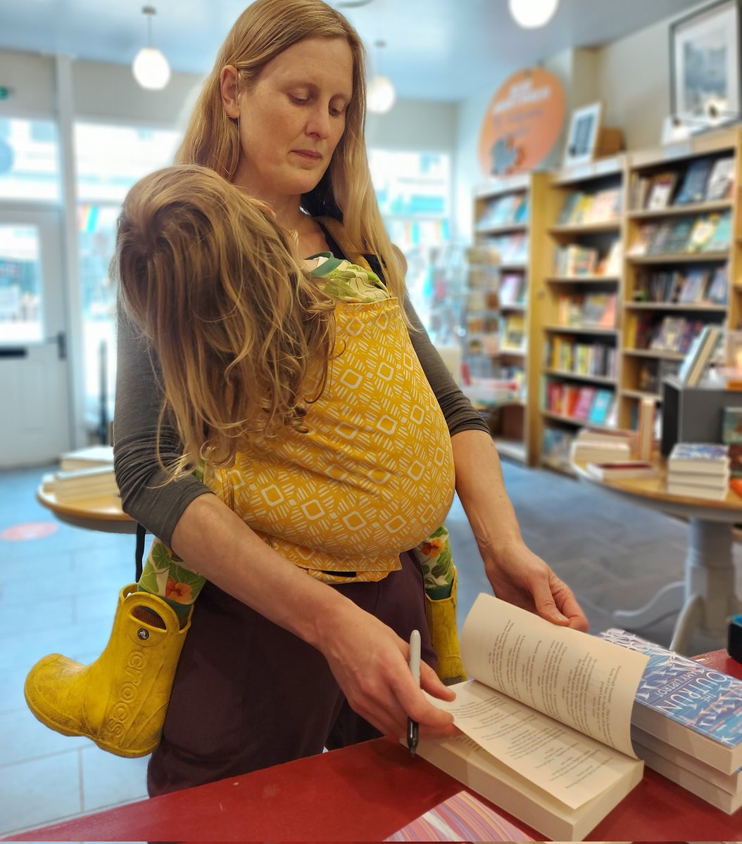 Multi-tasking! Ilove this photo 📸 Thankyou @amymayyyy for taking a moment to sign a few books for us today #hebdenbridge #motherhood #womenwriters #naturewriter @_thebookseller
