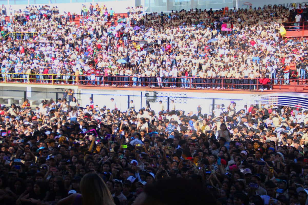 _LaAvanzadora's tweet photo. ¡Música y alegría!

Nos fuimos al estado Aragua a compartir con nuestros muchachos y muchachas de la Patria. Desde el Estadio de Los Hermanos Ghersi disfrutaron de "La Ruta Live del Bachiller".

@NicolasMaduro 
@MPPEDUCACION https://t.co/akFonPfKy6