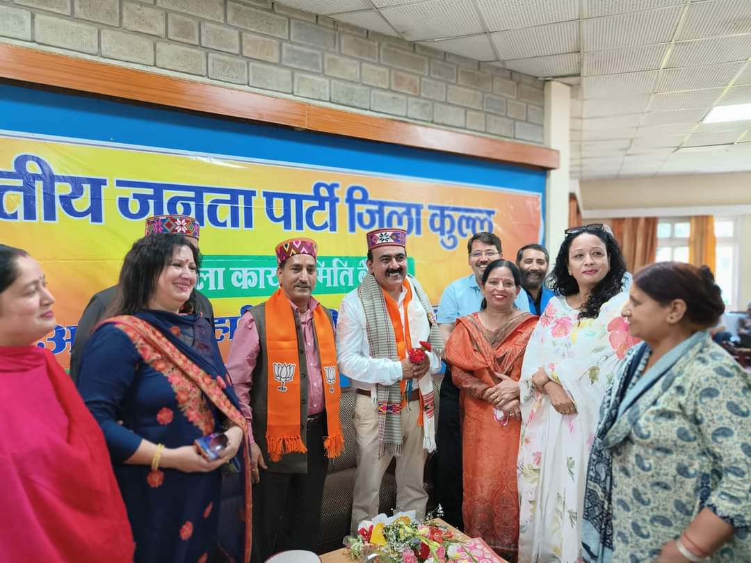 NainaSh01682622's tweet photo. आज भाजपा जिला कार्यसमिति की बैठक हुई नवनियुक्त भाजपा जिला अध्यक्ष  आदरणीय भाई अरविंद चन्देल जी ने आज कार्यभार लिया सभी वरिष्ठ पदाधिकारियों और कार्यकर्ताओं ने अभिनंदन किया और अपनी शुभकामनायें दी और सभी कार्यकर्ताओं ने  संगठन के साथ मिलकर काम करने का प्रण लिया |

#RajeevBindal https://t.co/gvg0txsQZn