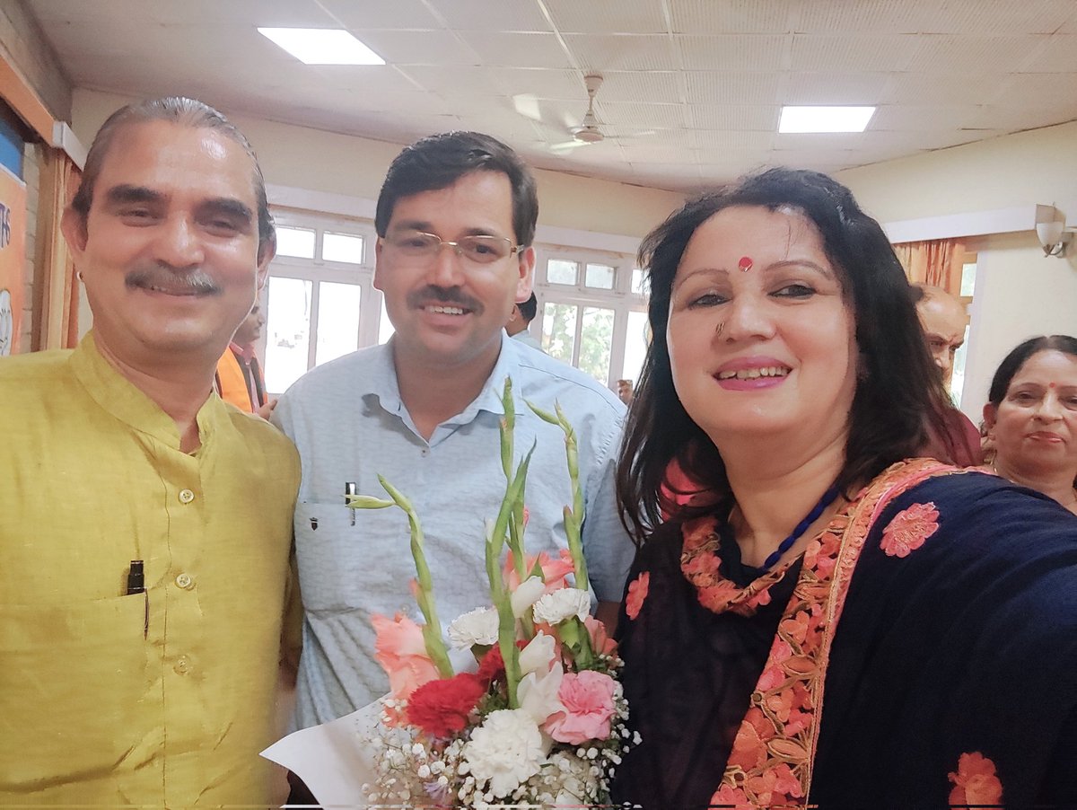 NainaSh01682622's tweet photo. आज भाजपा जिला कार्यसमिति की बैठक हुई नवनियुक्त भाजपा जिला अध्यक्ष  आदरणीय भाई अरविंद चन्देल जी ने आज कार्यभार लिया सभी वरिष्ठ पदाधिकारियों और कार्यकर्ताओं ने अभिनंदन किया और अपनी शुभकामनायें दी और सभी कार्यकर्ताओं ने  संगठन के साथ मिलकर काम करने का प्रण लिया |

#RajeevBindal https://t.co/gvg0txsQZn