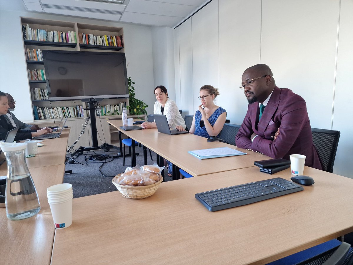 <a href="/FVolontaires/">France Volontaires</a> ravie d'avoir accueilli <a href="/RostandLepondo/">Rostand LEPONDO</a> DG Jeunesse du Gabon 🇬🇦 afin d'opérationnaliser le partenariat avec le <a href="/SportGOUVGA/">Ministère de la Jeunesse, et des Sports</a>. 
Riches échanges sur :
👉soutien au prog de volontariat du 🇬🇦
👉 le prog Forêts bassin Congo
👉partage avec <a href="/Jeunes_gouv/">Jeunes_Gouv</a> <a href="/ServiceCivique/">Service Civique</a>.