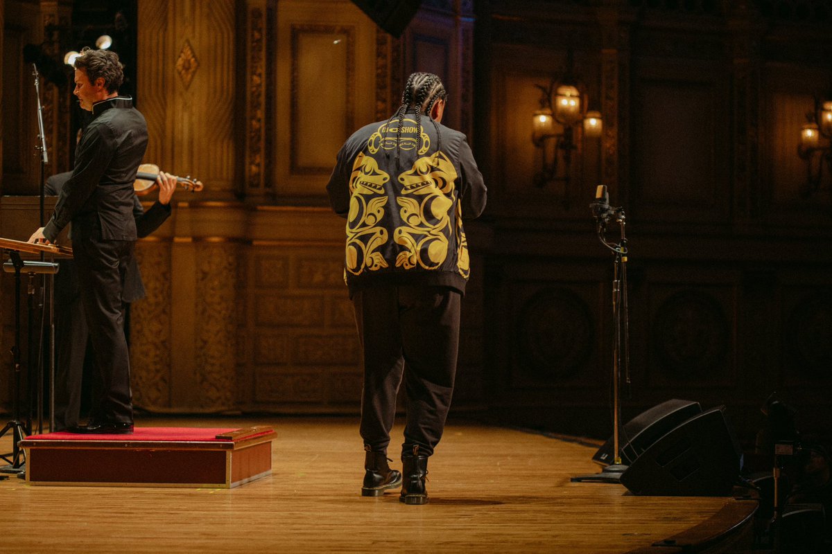 DJ_Oshoa's tweet photo. My Ancestors dream came true about a month ago!!! The 1st Afro-Indigenous, 2 Spirit, Hip Hop Artist to perform w the @vsorchestra for the Path Forward 2!! Shout outs to @maryancheta & @janeyaurora for producing/composing/co-writing βStatus & Clarity.β πΈβs @georgielawson #djoshow https://t.co/XfgWGFpIWW