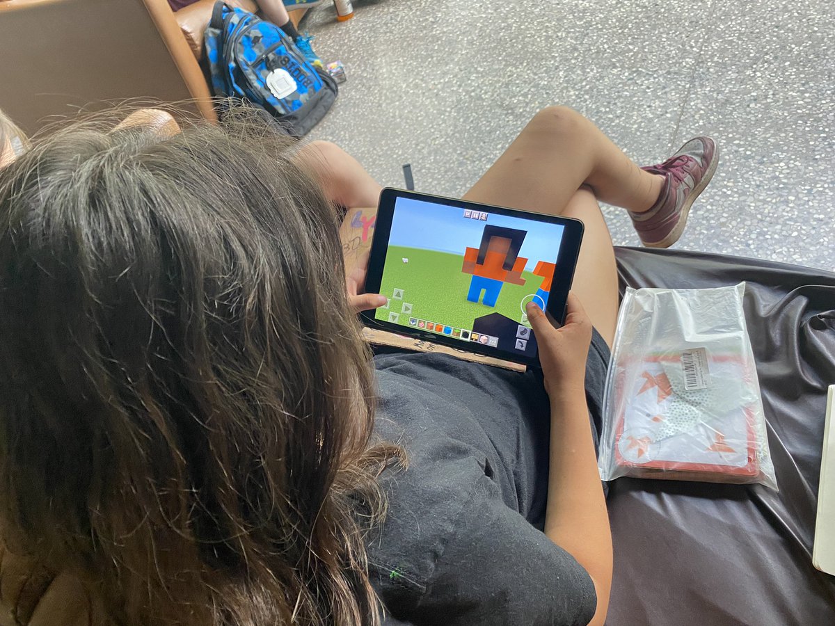 Building our monument designs in Minecraft on the final day of Camp Migizi! <a href="/CampMigizi/">campmigizi</a>  <a href="/OjibwayPrairie/">OjibwayNatureCentre</a> <a href="/gecdsbpro/">GECDSB PR</a> <a href="/TinaDeCastro1/">Tina DeCastro</a> <a href="/joseph745613165/">Zozep</a> #GECDSBSLP2023