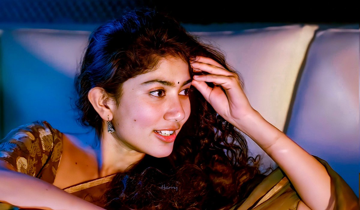 Twilightsaga_55's tweet image. 6 years for Fidaa 

#6YearsOfSaiPallaviInTFI
#6YearsOfFidaa @Sai_Pallavi92