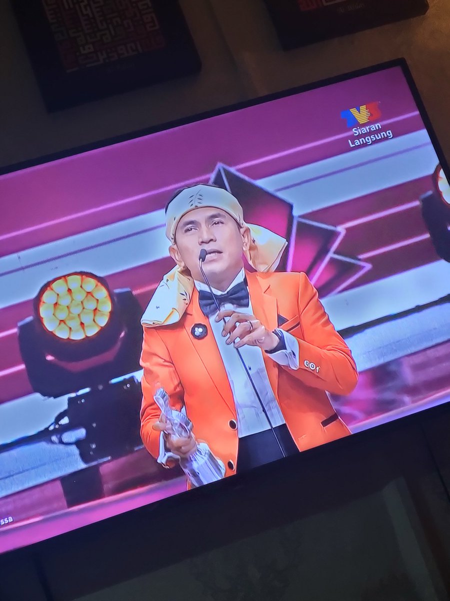 Yeayyyy Yak Yak Yee menang!!! Tahniah Bell Ngasri👏🏻👏🏻👏🏻 Bintang Paling Popular 😆#ABPBH35