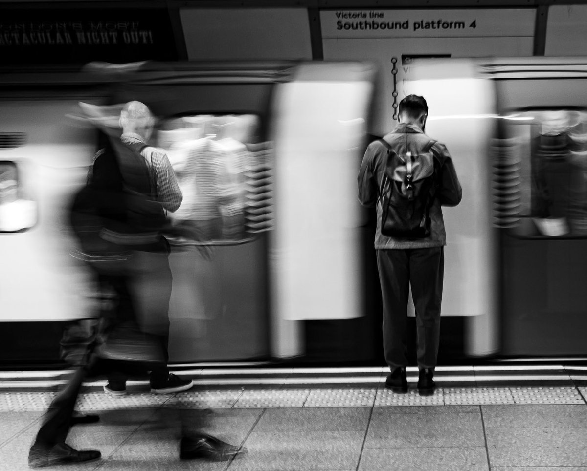 Underground loco motion. 

#streetgrammers  #storyofthestreet #bw #bnw #photography #streetphotography #tube #streetmoment #streetfocus #london