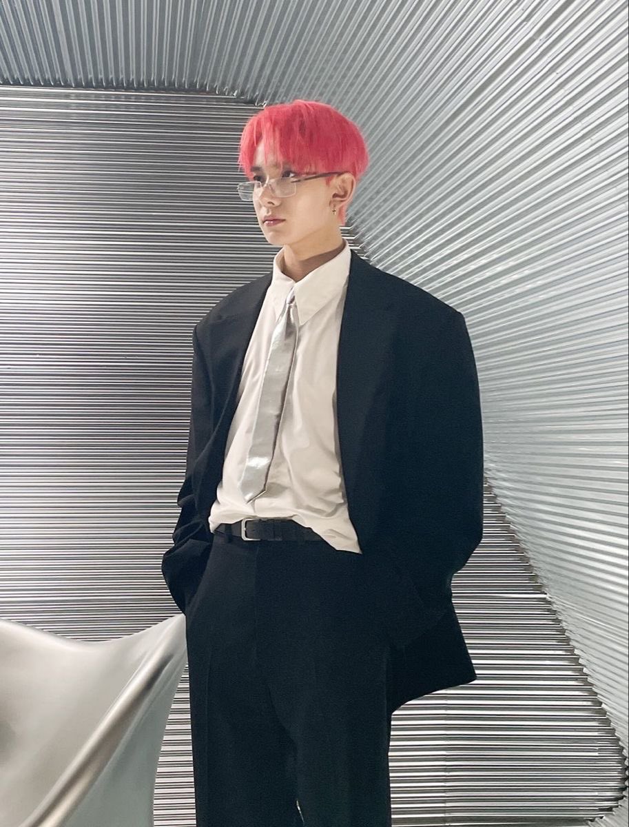 blueoceanwaveq's tweet photo. ————  #คืนสุดท้ายเท๐มหรรษาแล้วนะชาวรอก

red ocean wave ? lol

📸 @10starbreaker https://t.co/JomTJ69bhO