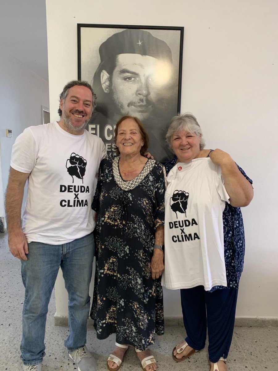 DeudaxClima's tweet image. La esposa y la hija del Che Guevara en apoyo de #DeudaxClima!

@OlssonJuanPablo se reunió con Aleida Guevara y Aleida March en Cuba durante la cumbre climática del #G77 llevando el reclamo de anulación de la deuda del Sur Global, y por un Nuevo Orden Económico Internacional!