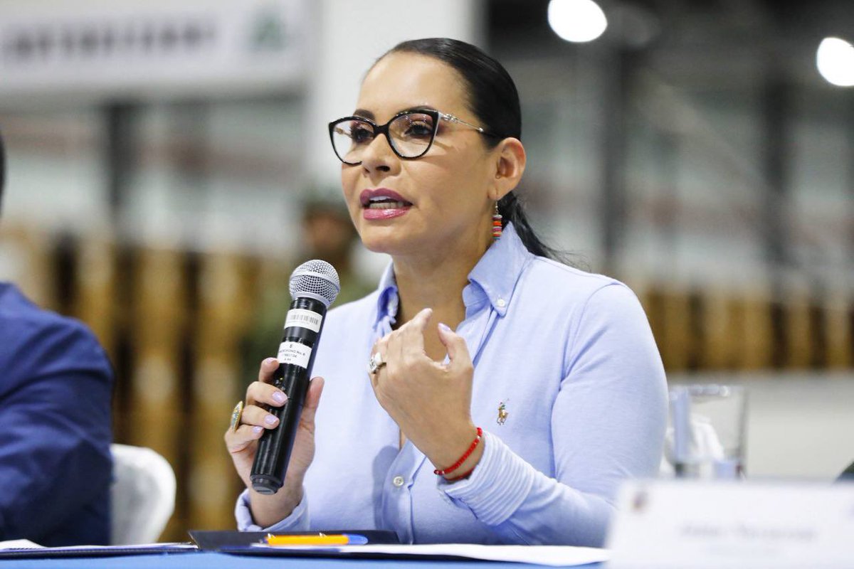 ecuainm_oficial's tweet photo. ‼️#URGENTE
@DianaAtamaint, presidenta del @cnegobec, confirma que el próximo 20 de agosto, no existirán resultados preliminares de tendencia del voto, porque no realizarán el conteo rápido. https://t.co/x5as0Td29I