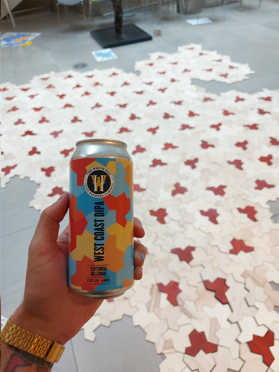 setalyas's tweet photo. words can't describe the elation when the first two supertiles fit together! #hatfest
(by my estimation, 157 flipped hats => probably ~1200 tiles??) https://t.co/6HaEeSibZm