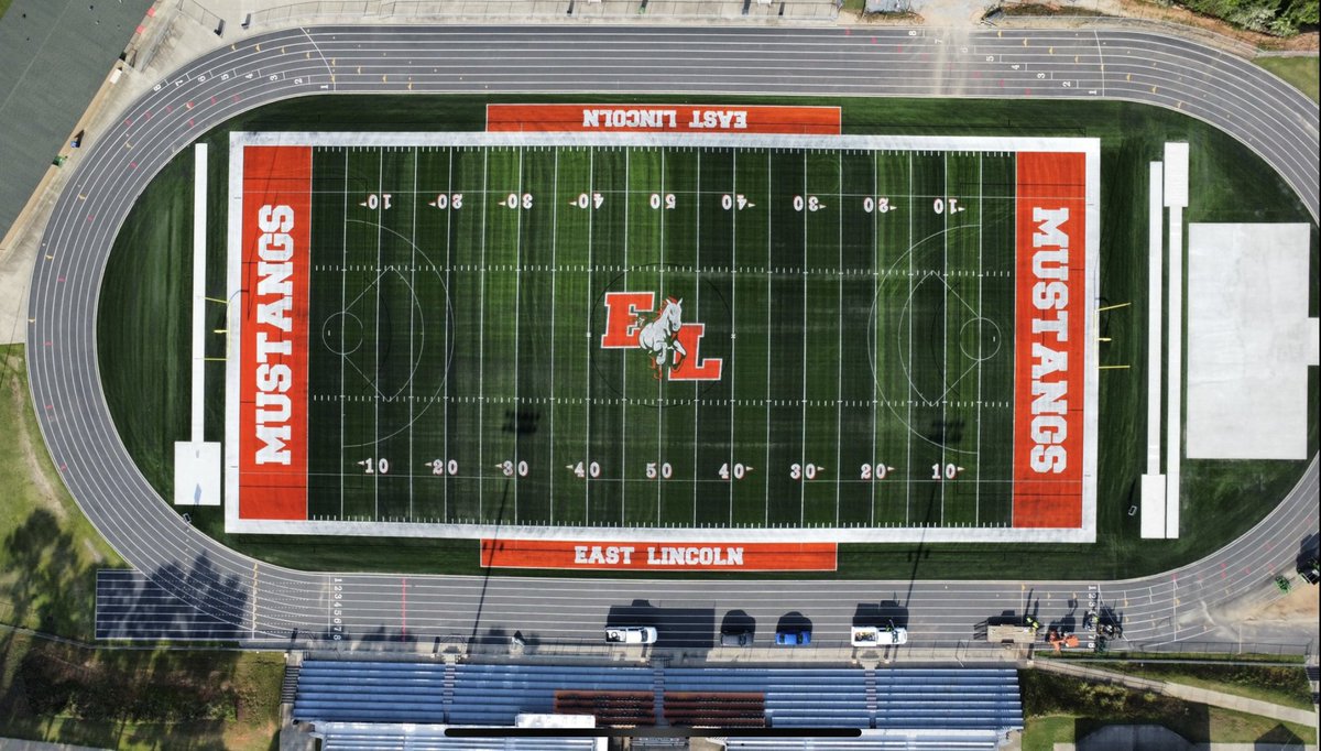 athleticselhs's tweet image. Football field is done, track is next, Geo is doing a great job, field pops, GO MUSTANGS