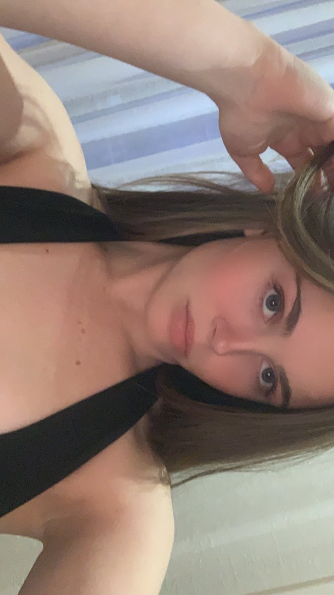 holly ʚ ɞ tweet media