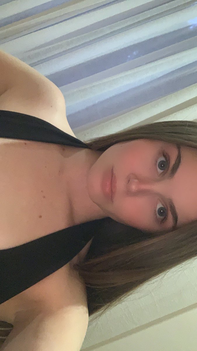 holly ʚ ɞ tweet media