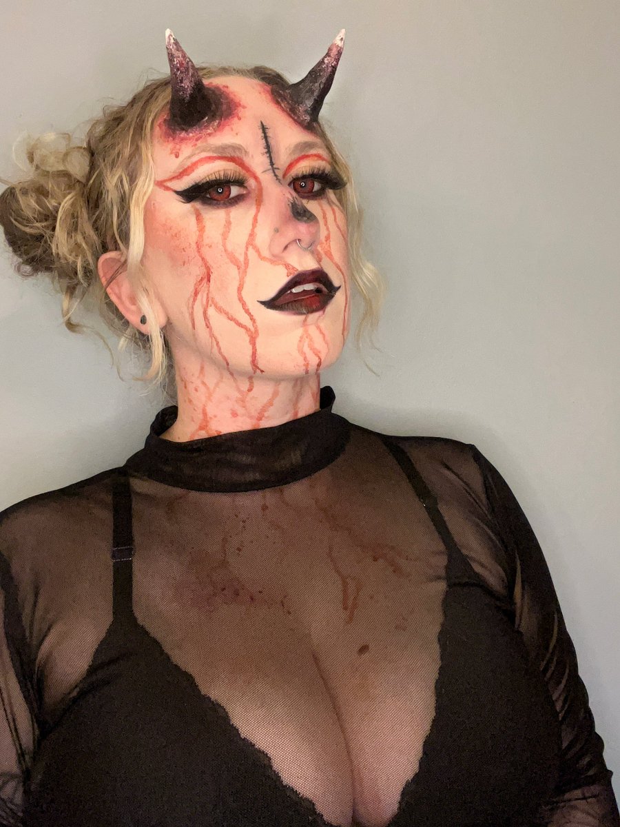 breemary_'s tweet photo. Speak of the Devil 😈

#makeup #altgirl #mua #devilmakeup #sfxmakeup #makeupart #Creative #ArtistOnTwitter https://t.co/TOMDasuqfr