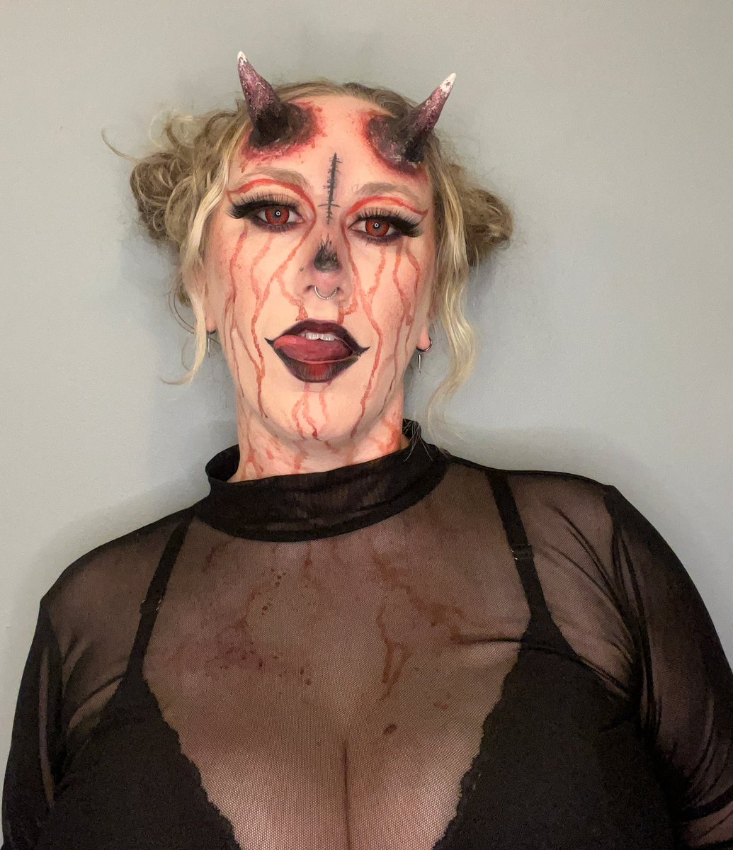 breemary_'s tweet photo. Speak of the Devil 😈

#makeup #altgirl #mua #devilmakeup #sfxmakeup #makeupart #Creative #ArtistOnTwitter https://t.co/TOMDasuqfr