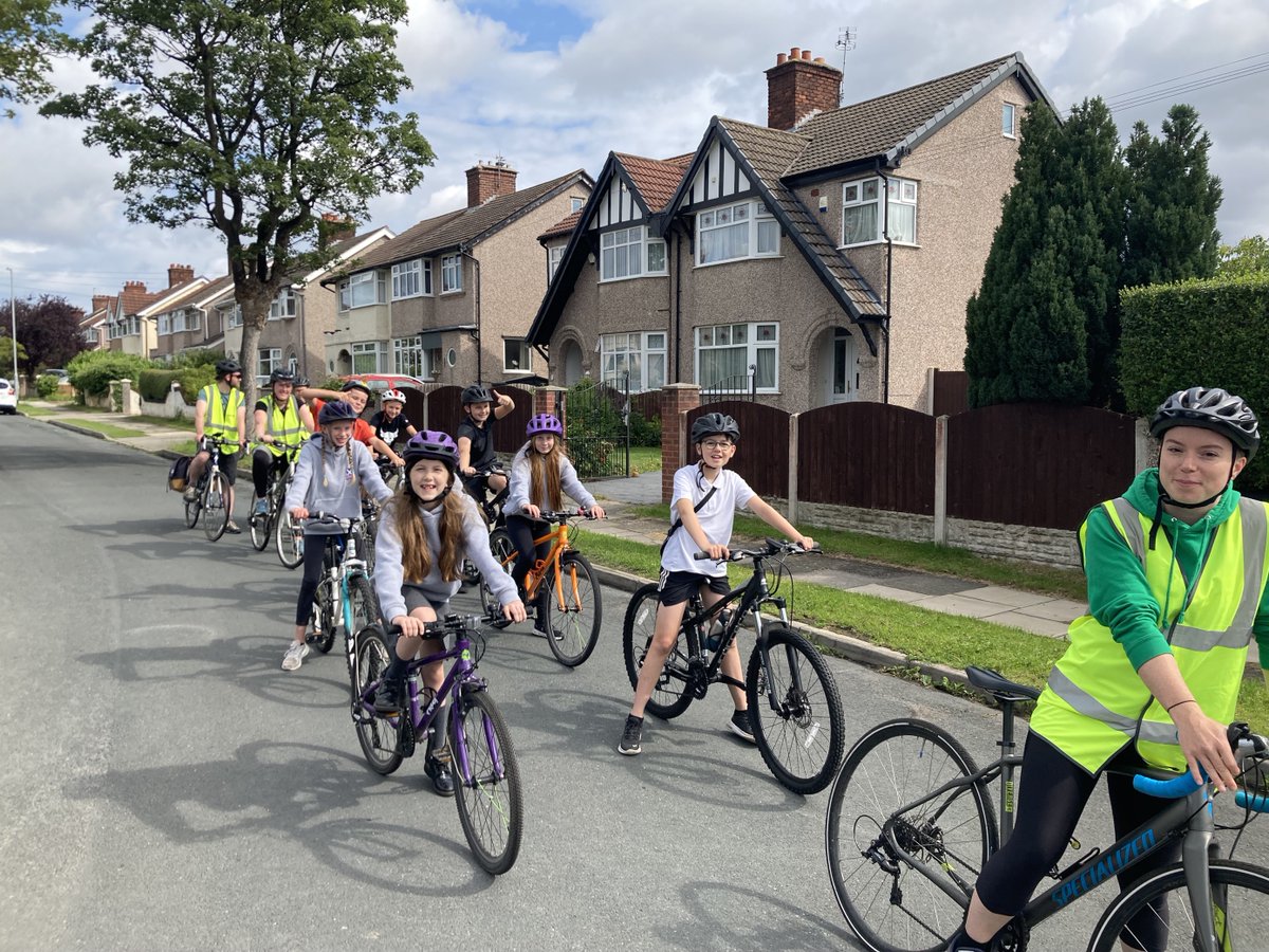 SustransNorth's tweet photo. Local Sustrans Officers, Emily and Paul, took pupils out on a ride around #Bebington earlier this week as part of the #ByOurs project in the area.

Huge thanks to the year sixes for their excellent riding, as well as local councillor @edwardlamb + @WirralCouncil AT Officer Chris! https://t.co/PhaPwQtOZG