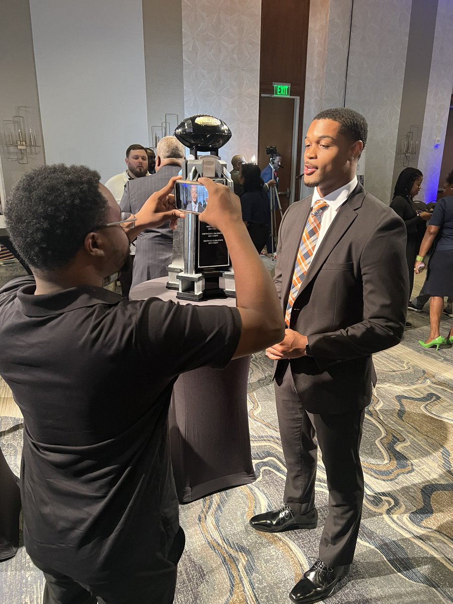 Morgan🐻🏈 LB Lawrence Richardson and RB Jabriel Johnson show up to media day in style.
#MEACMediaDay 
#GoBears🔷🔶
