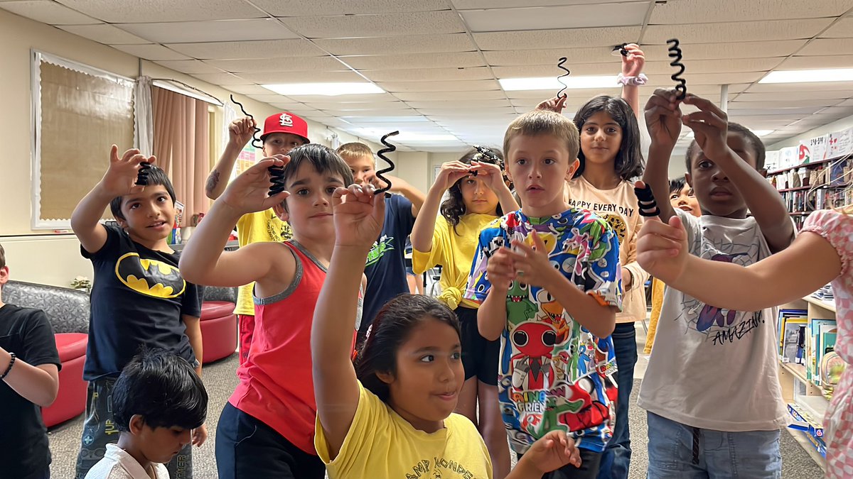 mrs_c_saba's tweet image. Last day of camp and the learning keeps on going. Let’s see what we can create with a spring. #GECDSBSLP2023 @LauraBa06241838 @gecdsbpro