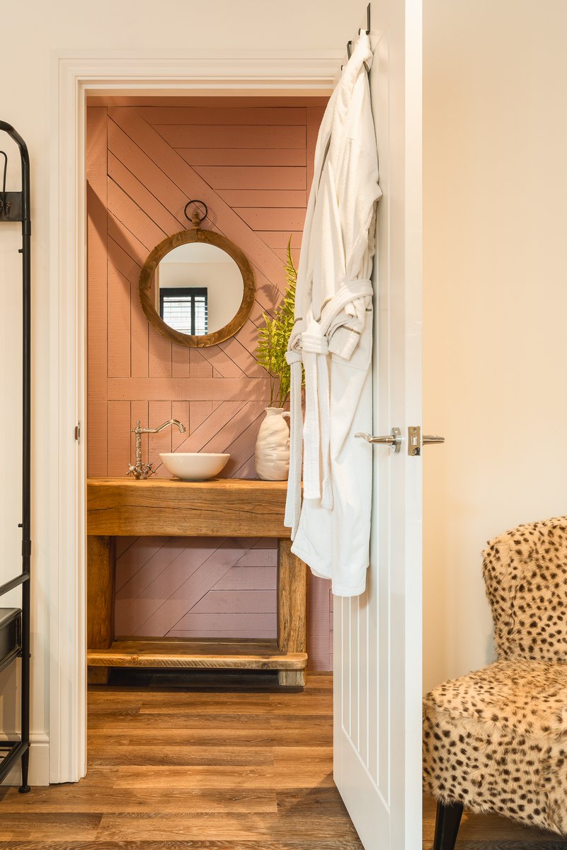 Hayho House.. The en suite bathrooms are incredible. 💞
.
.
.
#RelaxingHoliday #ChillVibes #Unwind #PeacefulHoliday #UKRelaxingHoliday #HesdinChill #RestAndRelaxation #HolidayChill #CalmHoliday #RelaxMode #QuietTime #RelaxationGoals