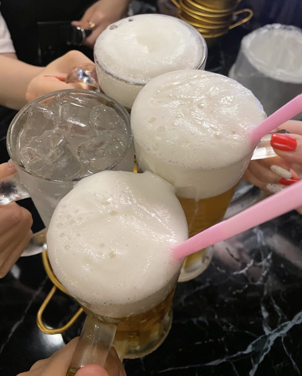 _Nyoung2's tweet photo. 석주니 사랑맨덜 거의2년만에 간신히 다모였는데 공연 중단되고 난리난리ㅠ
그래도 다같이보니까 재미따....
댕로좀자주와요...(질척
나빼고방탈출그만하고 연뮤좀보쟈 ... 😣💖🔥 https://t.co/pkEbjlHauS