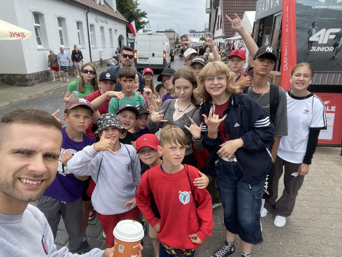 KlukaDamian's tweet image. Zwiedzamy miasto 😀🤙
#streetflow #miastojestnasze #streetdancers #bboys #bgirls #polskiemorze #zawszespoko #prosto