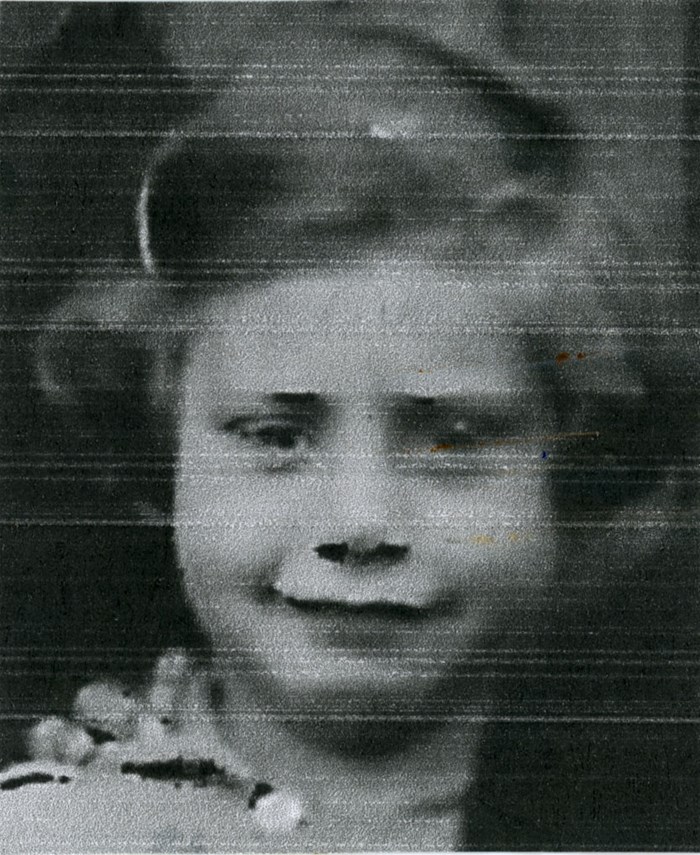 21 July 1927 | Dutch Jewish girl, Regina Roeper, was born in Alkmaar. 

She was deported to #Auschwitz from #Westerbork in October 1942. She did not survive.